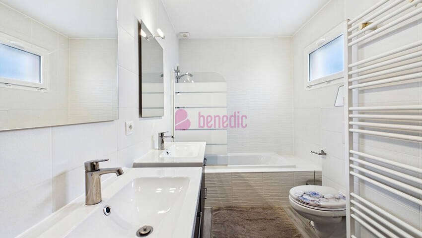 56005547k - Attribut alt par défaut.