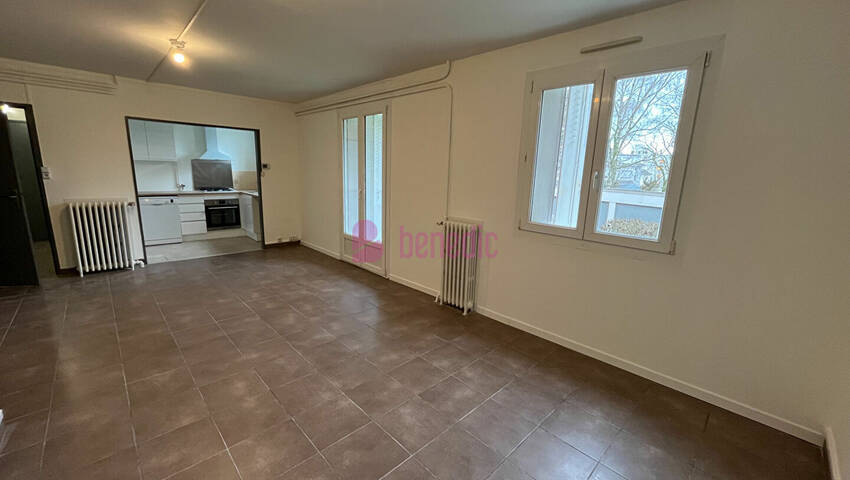 5477572b - Attribut alt par défaut.