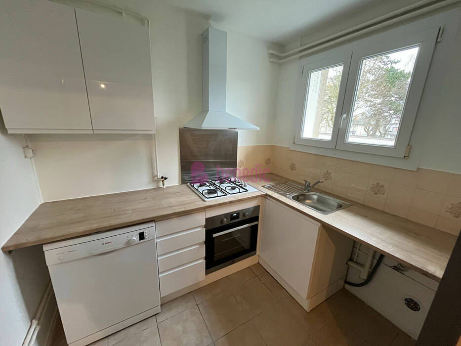 5477572c - Attribut alt par défaut.