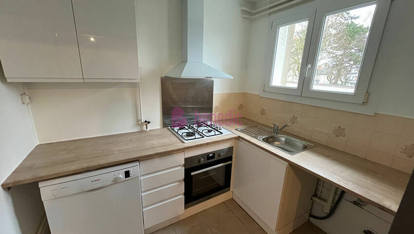 5477572c - Attribut alt par défaut.