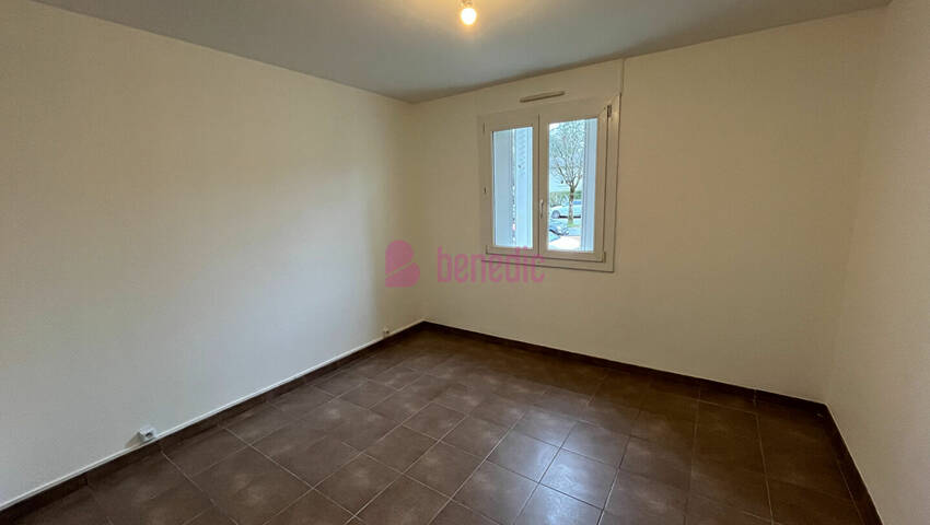 5477572d - Attribut alt par défaut.