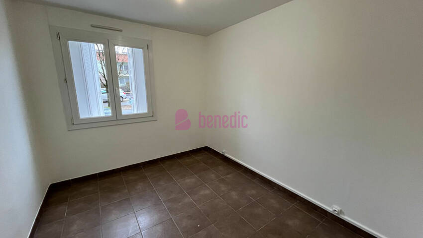 5477572e - Attribut alt par défaut.