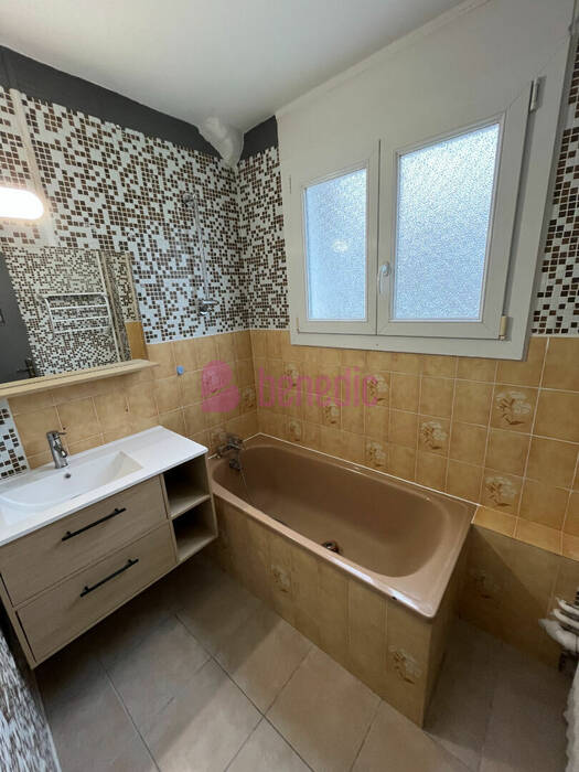 5477572f - Attribut alt par défaut.