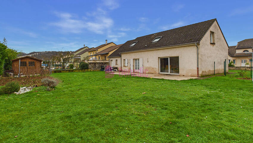 59974228b - Attribut alt par défaut.