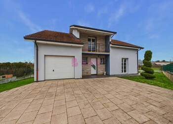 48734046b - Attribut alt par défaut.