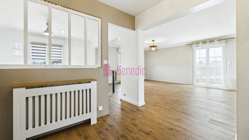 48734046d - Attribut alt par défaut.