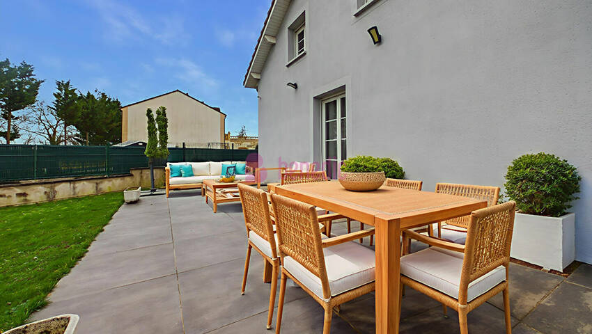 48734046j - Attribut alt par défaut.