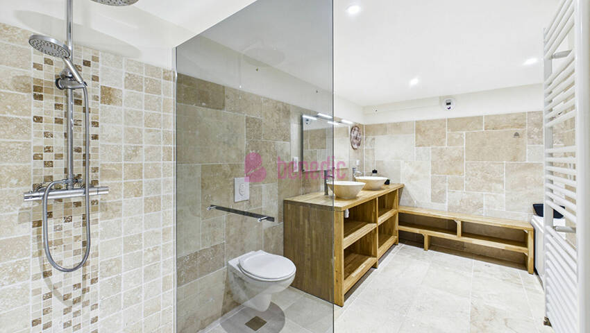 48734046r - Attribut alt par défaut.