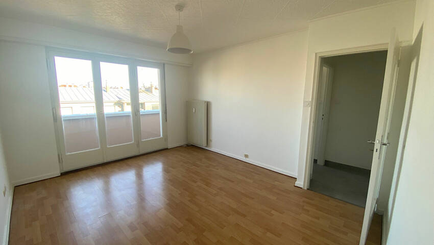 60136167a - Attribut alt par défaut.