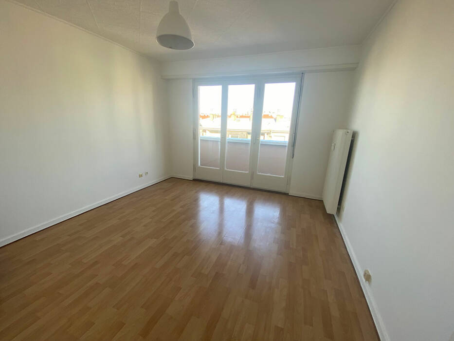 60136167b - Attribut alt par défaut.