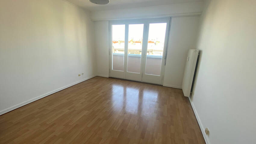 60136167b - Attribut alt par défaut.