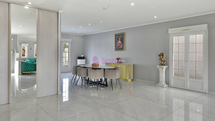 59986233d - Attribut alt par défaut.