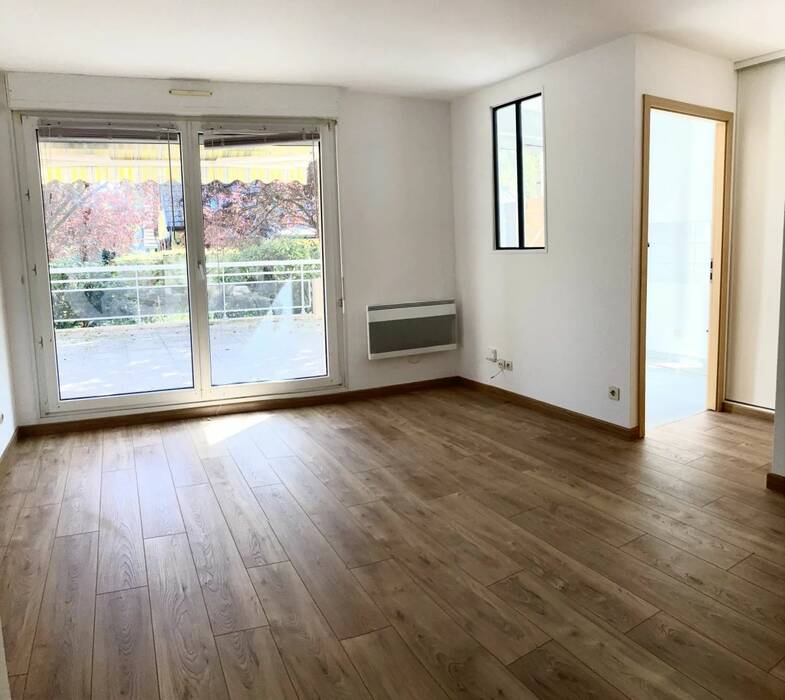 57070882b - Attribut alt par défaut.