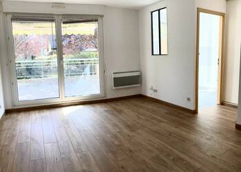 57070882b - Attribut alt par défaut.