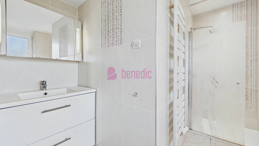 60144369t - Attribut alt par défaut.