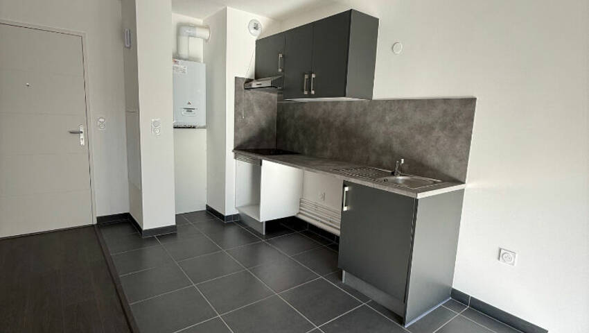 60157441b - Attribut alt par défaut.