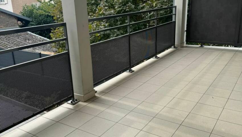 57071602b - Attribut alt par défaut.