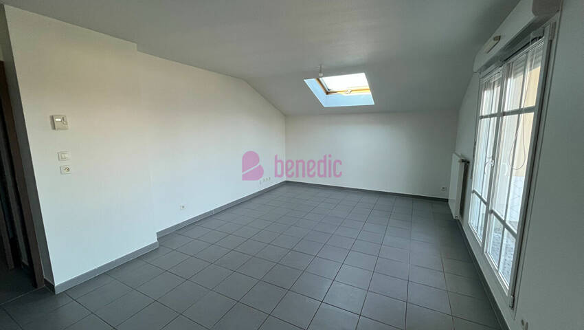 59628179c - Attribut alt par défaut.