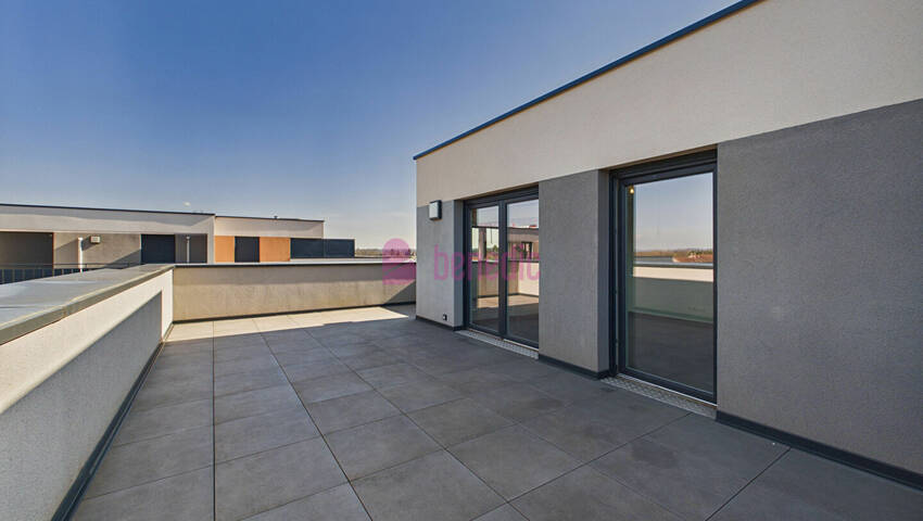 60158356b - Attribut alt par défaut.