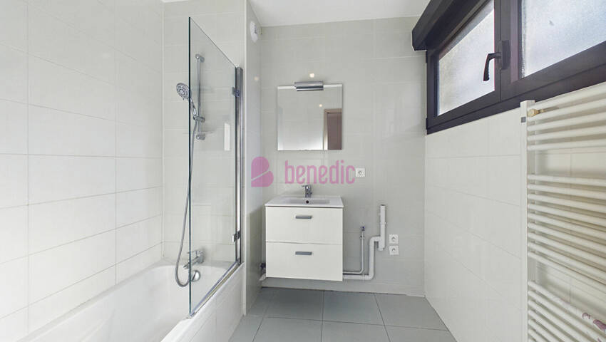 60146705l - Attribut alt par défaut.