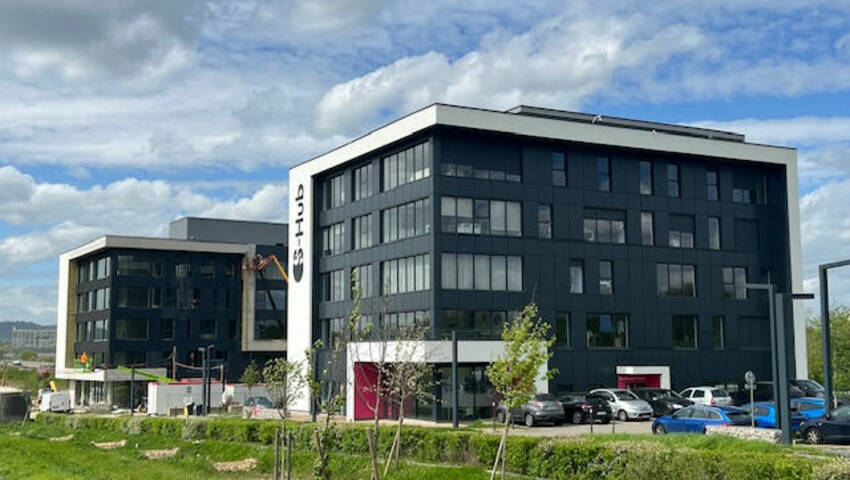 Publique 55686828 nr 2 - Attribut alt par défaut.