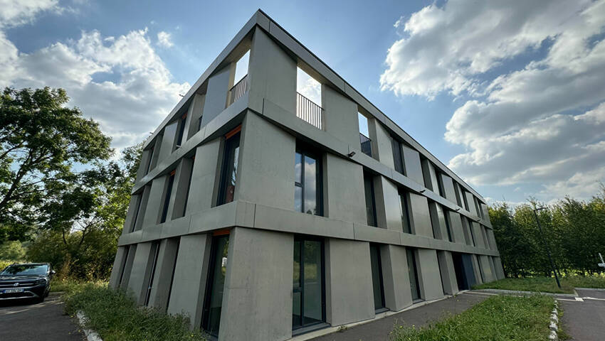 Publique 57397636 nr 2 - Attribut alt par défaut.