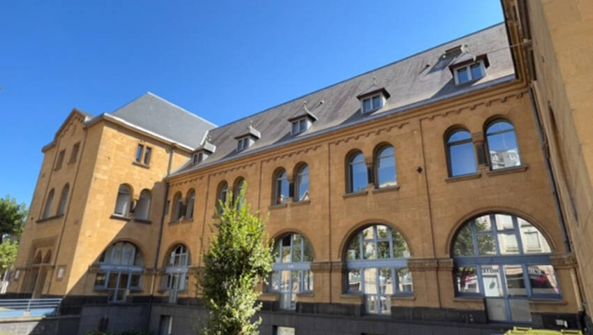 Publique 47945470 nr 2 - Attribut alt par défaut.