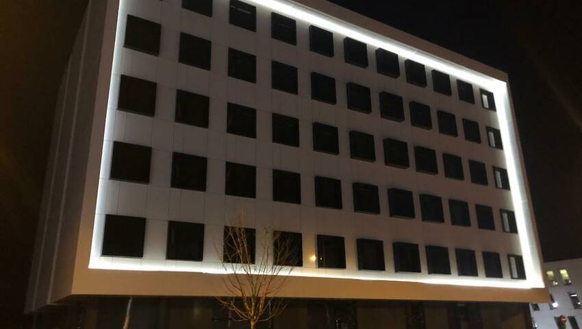 Publique 31366303 nr 3 - Attribut alt par défaut.