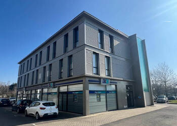 Publique 55471342 nr 2 - Attribut alt par défaut.