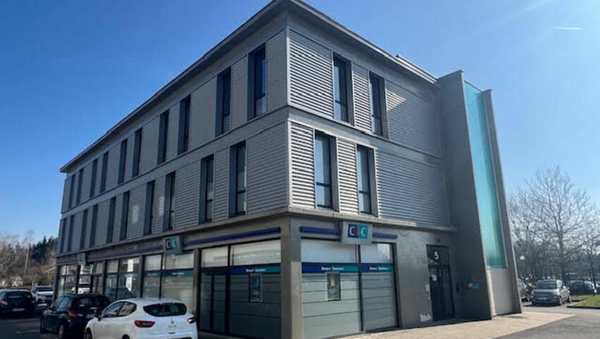 Publique 55471342 nr 2 - Attribut alt par défaut.