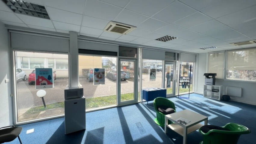 Publique 52401999 nr 4 - Attribut alt par défaut.