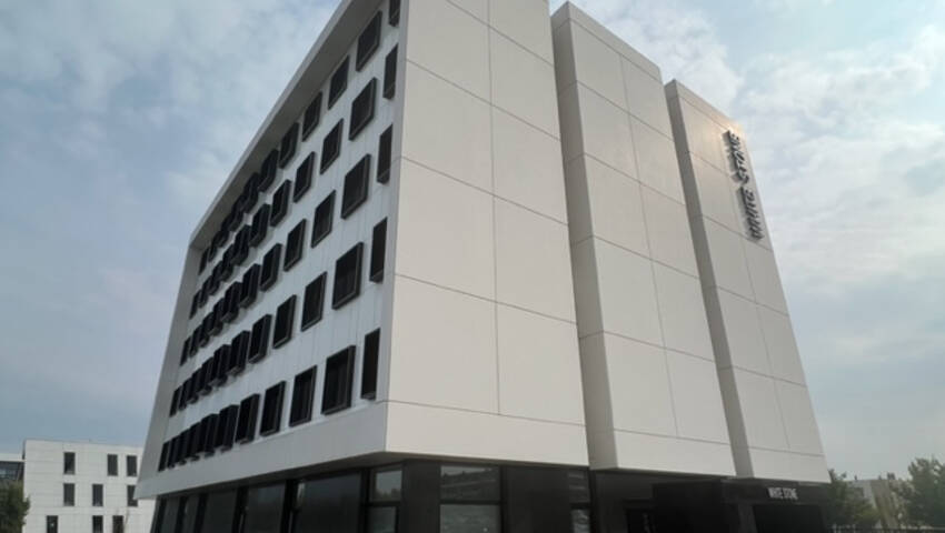 Publique 53578989 nr 2 - Attribut alt par défaut.