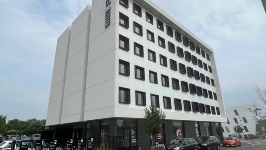 Publique 53578989 nr 3 - Attribut alt par défaut.