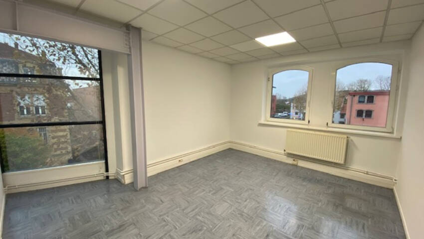 Publique 54432390 nr 4 - Attribut alt par défaut.