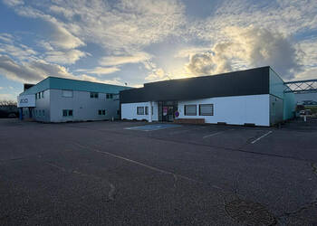 Publique 58026786 nr 2 - Attribut alt par défaut.