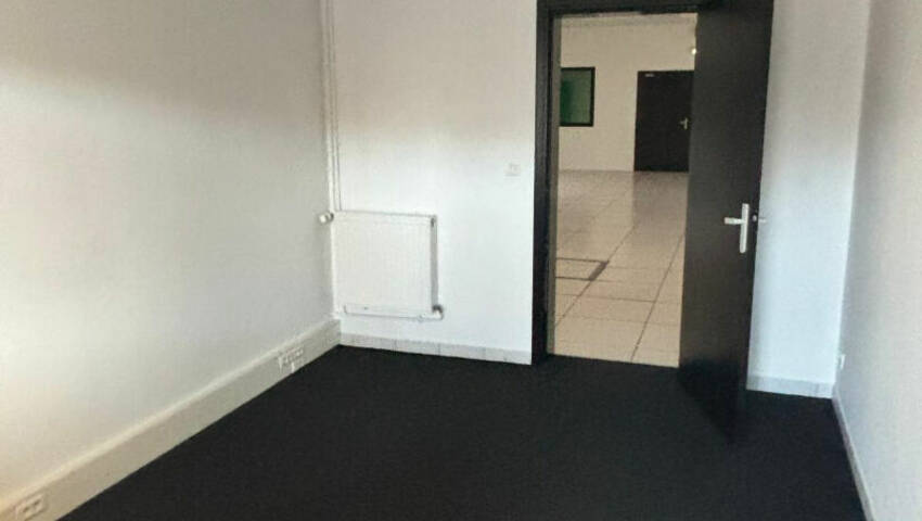 Publique 58026786 nr 13 - Attribut alt par défaut.