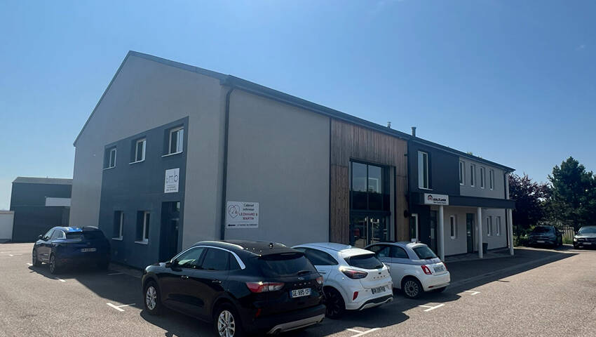 Publique 56199608 nr 2 - Attribut alt par défaut.