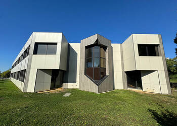 Publique 59386543 nr 2 - Attribut alt par défaut.