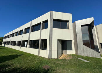 Publique 59386420 nr 2 - Attribut alt par défaut.