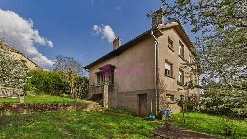 59824805b - Attribut alt par défaut.