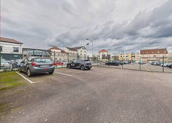 59840169b - Attribut alt par défaut.