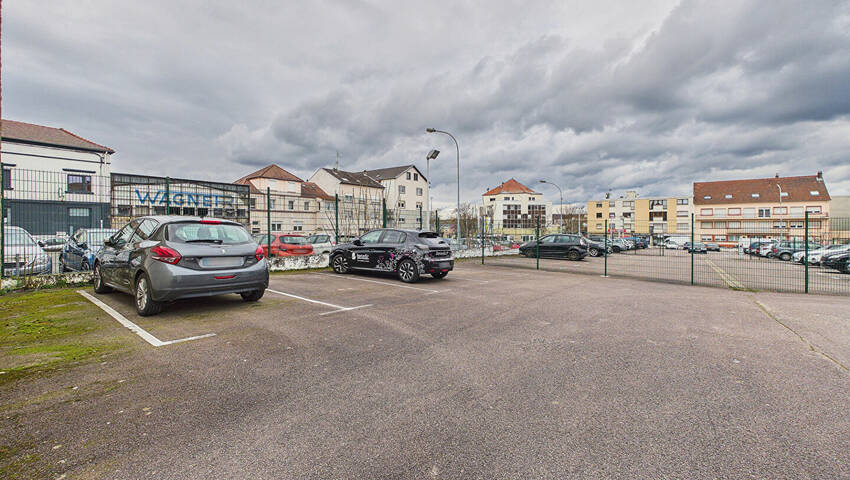 59840169b - Attribut alt par défaut.