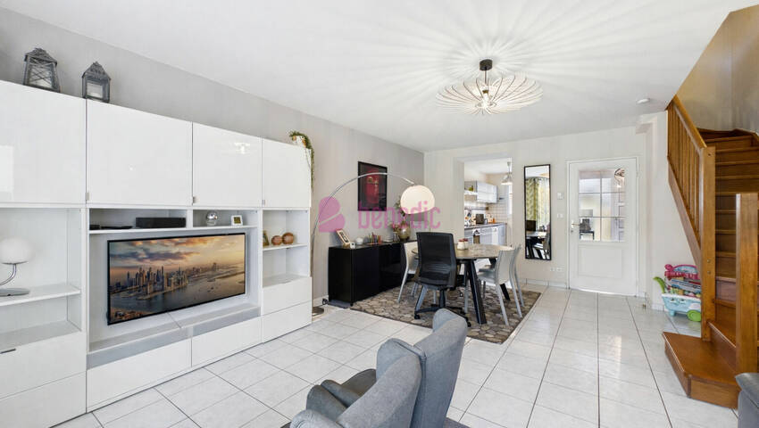 59238115b - Attribut alt par défaut.