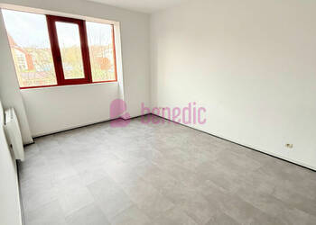 60256365b - Attribut alt par défaut.