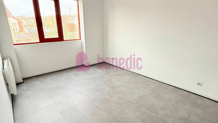 60256365b - Attribut alt par défaut.