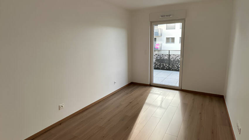 60256346b - Attribut alt par défaut.