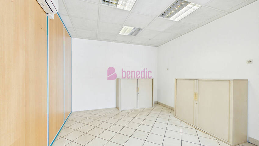 60262242g - Attribut alt par défaut.