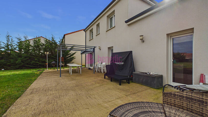 60015294b - Attribut alt par défaut.