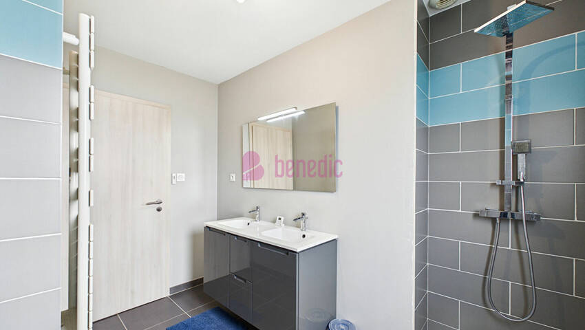 60015294r - Attribut alt par défaut.