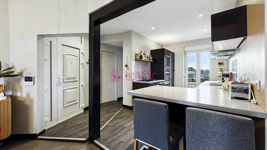 60256073b - Attribut alt par défaut.